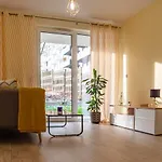 Przytulny apartament z ogródkiem